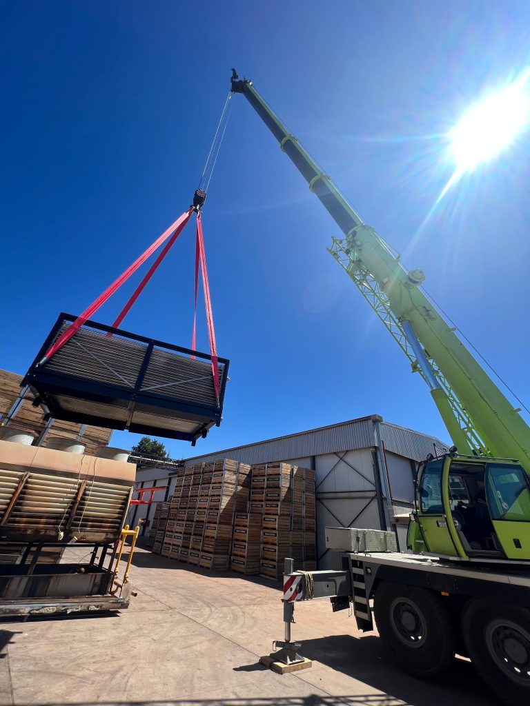 Heavy equipment lift